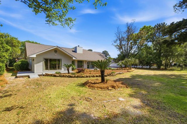 47 Country Club Dr E, Destin, FL 32541