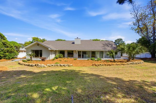 47 Country Club Dr E, Destin, FL 32541