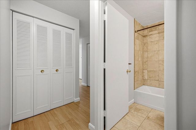 1208 Greendale Ave 211, Needham, MA 02492