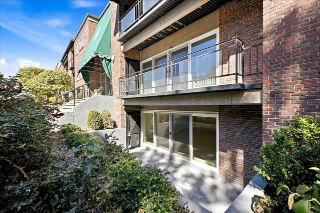 1208 Greendale Ave 211, Needham, MA 02492