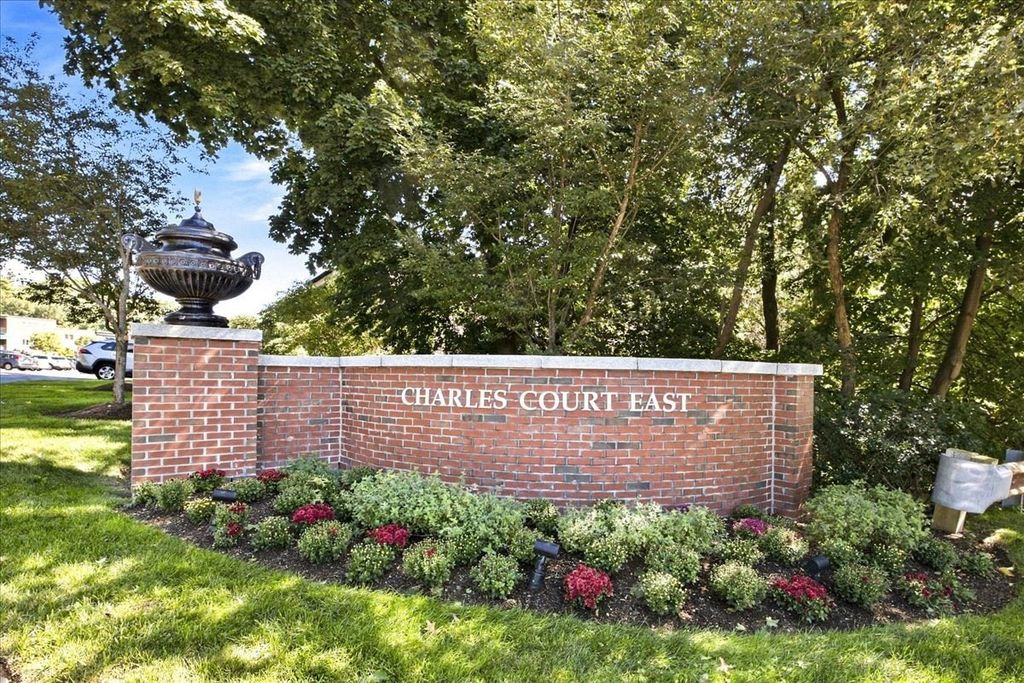 1208 Greendale Ave 211, Needham, MA 02492