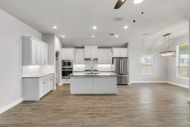 915 Timber Ridge Drive, Justin, TX 76247