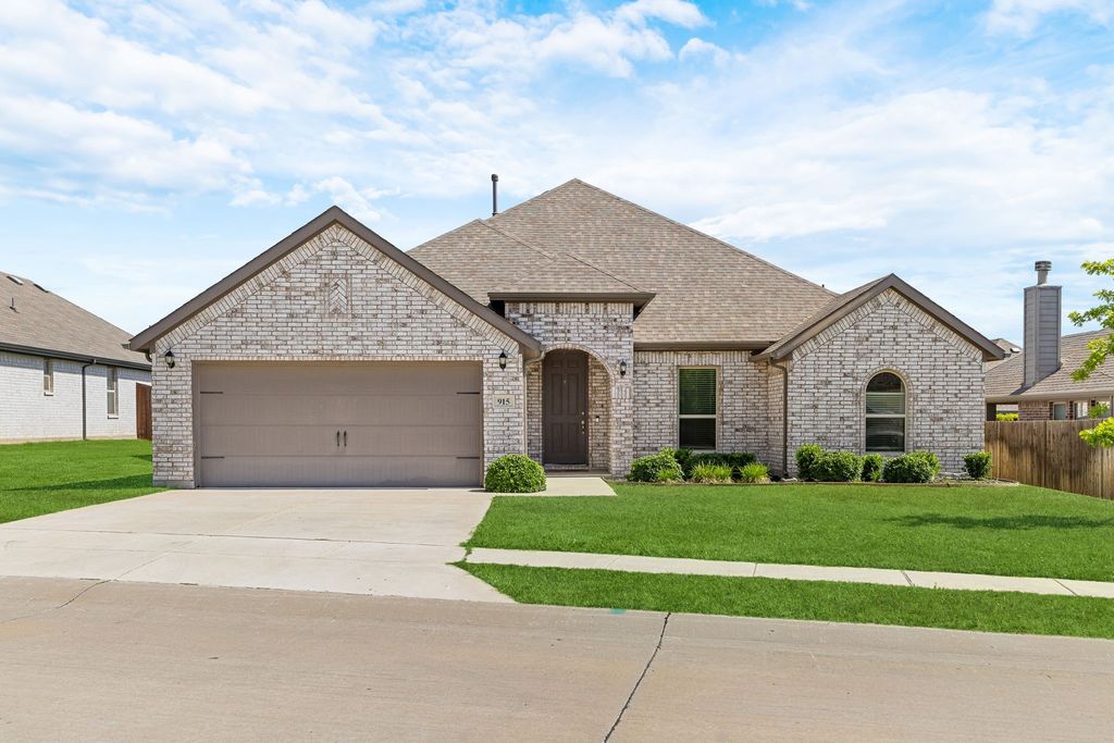 915 Timber Ridge Drive, Justin, TX 76247