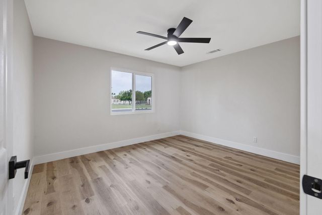 215 Lombardy Lane, Lemoore, CA 93245