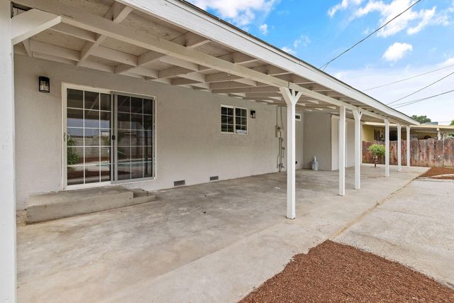 215 Lombardy Lane, Lemoore, CA 93245