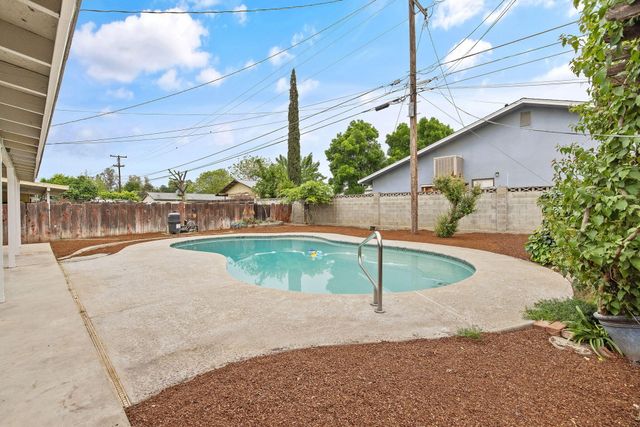 215 Lombardy Lane, Lemoore, CA 93245