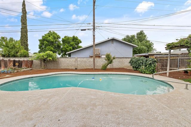 215 Lombardy Lane, Lemoore, CA 93245