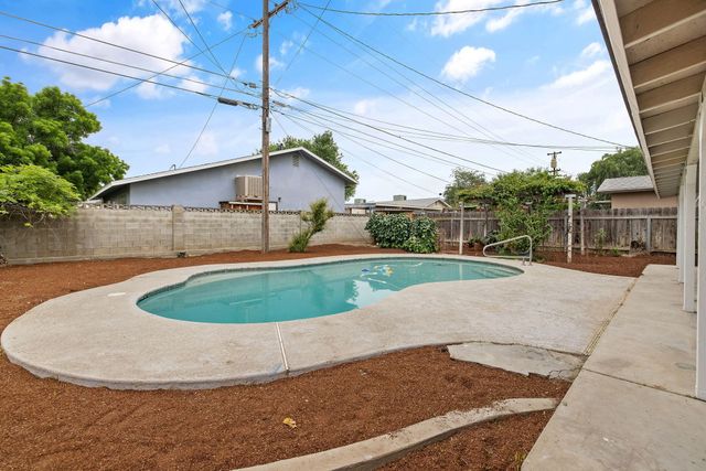 215 Lombardy Lane, Lemoore, CA 93245