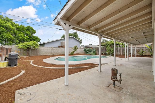 215 Lombardy Lane, Lemoore, CA 93245