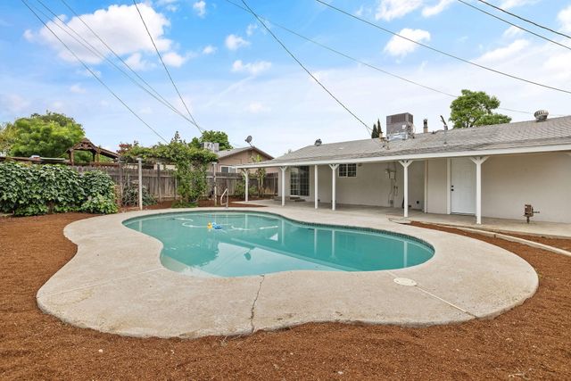 215 Lombardy Lane, Lemoore, CA 93245