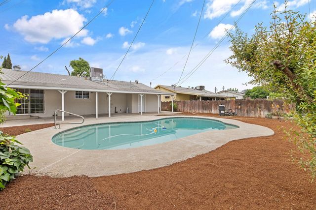 215 Lombardy Lane, Lemoore, CA 93245