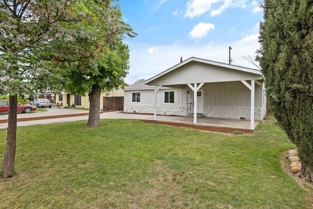 215 Lombardy Lane, Lemoore, CA 93245