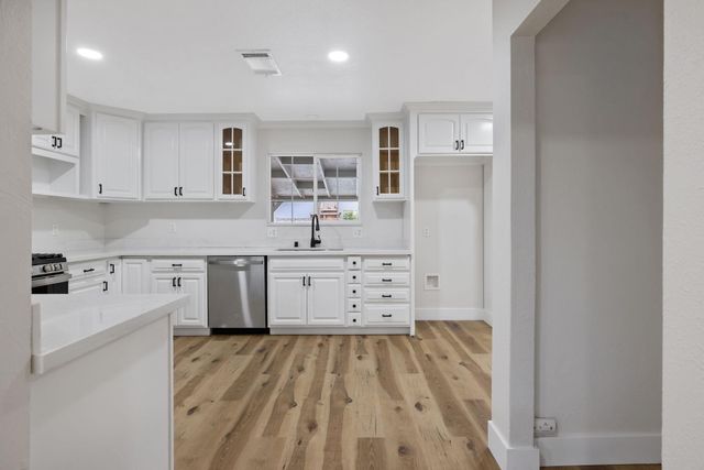 215 Lombardy Lane, Lemoore, CA 93245