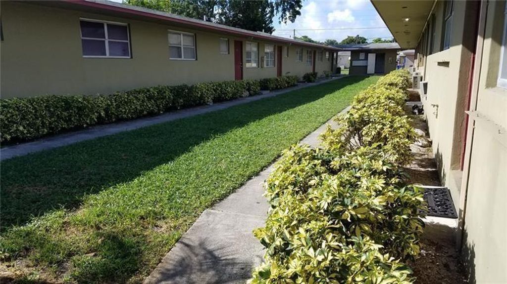 2734 Fillmore St 3-E, Hollywood, FL 33020