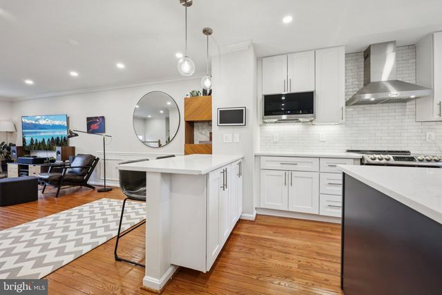 2010 PIERIS CT, Vienna, VA 22182