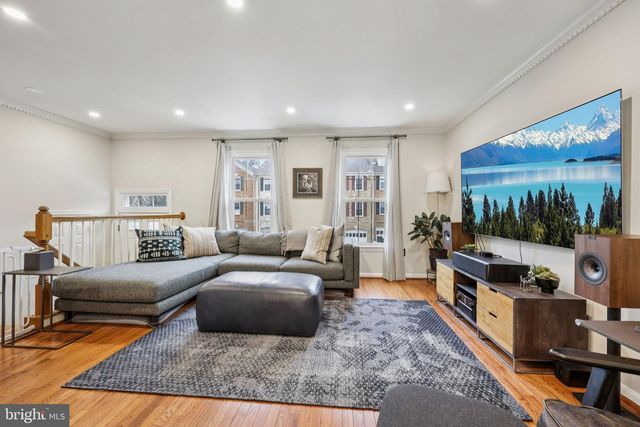 2010 PIERIS CT, Vienna, VA 22182