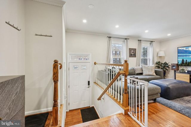 2010 PIERIS CT, Vienna, VA 22182