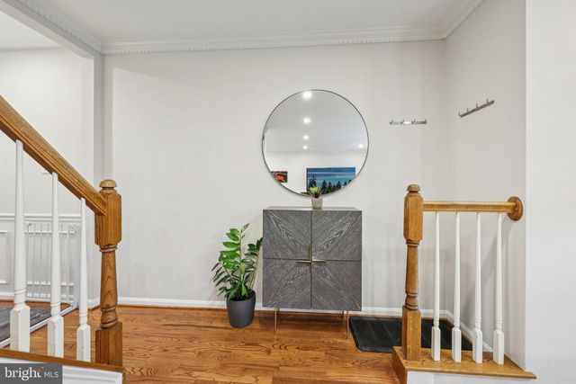 2010 PIERIS CT, Vienna, VA 22182