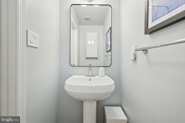 2010 PIERIS CT, Vienna, VA 22182