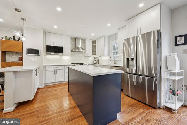 2010 PIERIS CT, Vienna, VA 22182