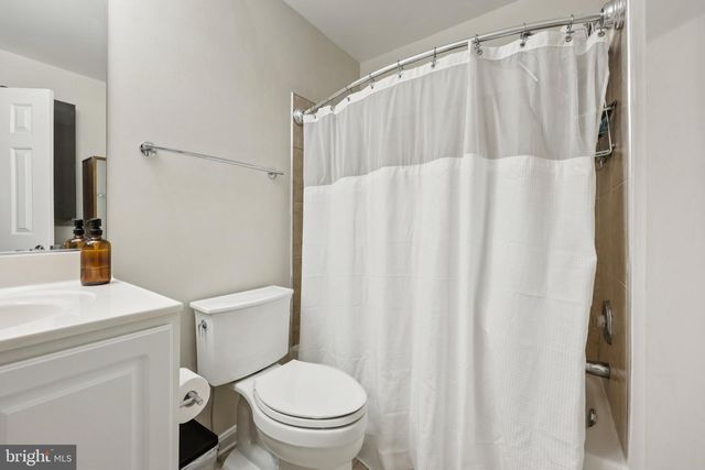 2010 PIERIS CT, Vienna, VA 22182