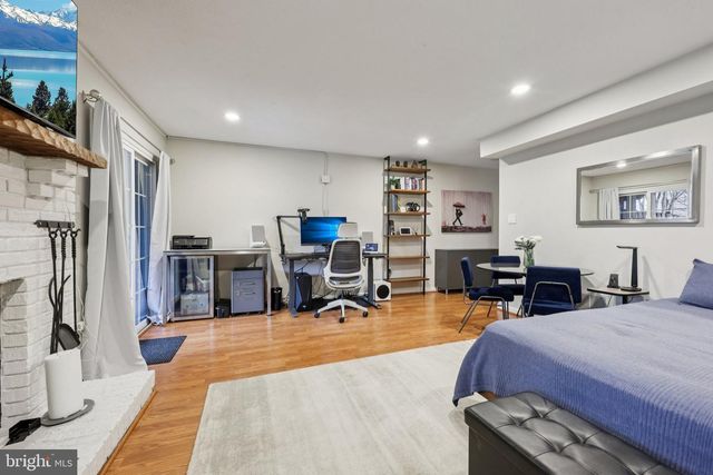 2010 PIERIS CT, Vienna, VA 22182