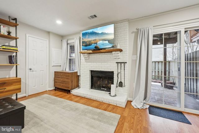 2010 PIERIS CT, Vienna, VA 22182