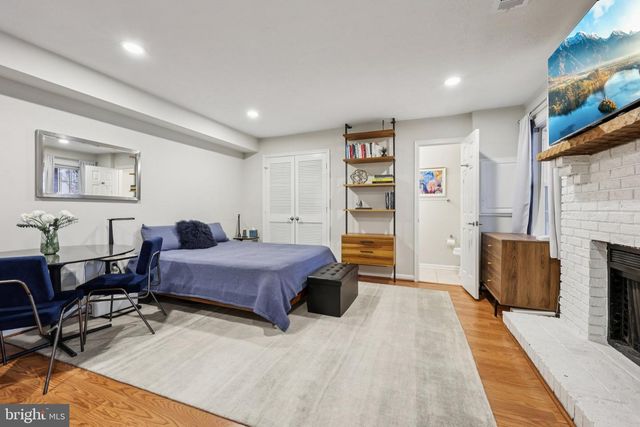 2010 PIERIS CT, Vienna, VA 22182