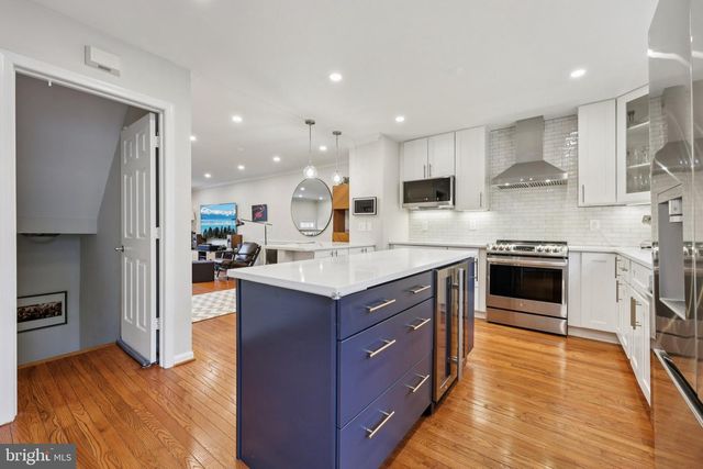 2010 PIERIS CT, Vienna, VA 22182