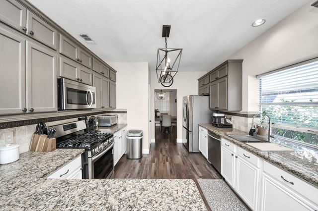 10514 Ravens Way, Baytown, TX 77523