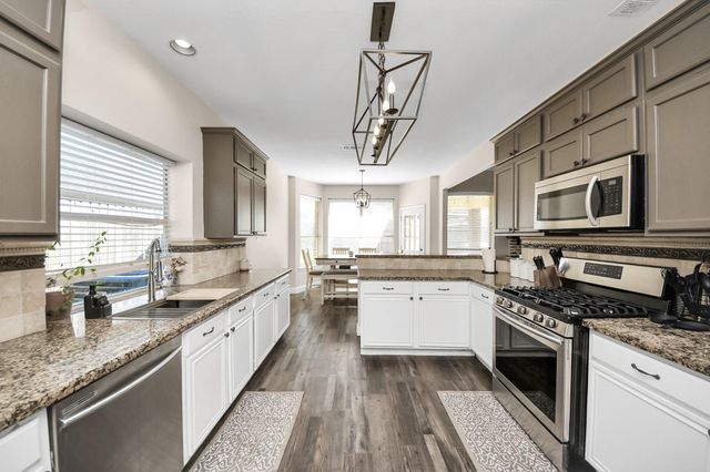 10514 Ravens Way, Baytown, TX 77523