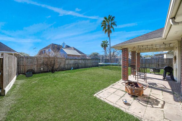 10514 Ravens Way, Baytown, TX 77523