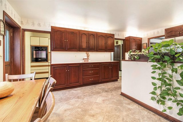 9453 Whispering Pines Drive, Saline, MI 48176