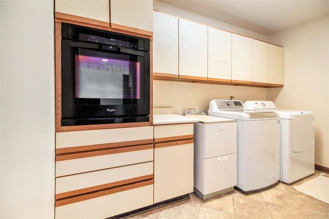 9453 Whispering Pines Drive, Saline, MI 48176