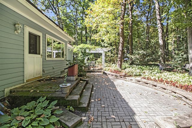 9453 Whispering Pines Drive, Saline, MI 48176