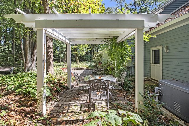 9453 Whispering Pines Drive, Saline, MI 48176