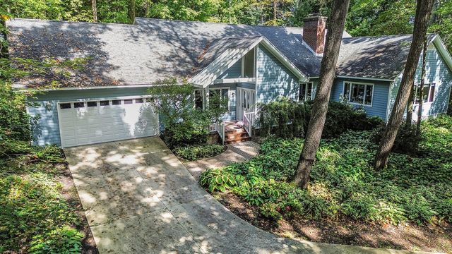 9453 Whispering Pines Drive, Saline, MI 48176