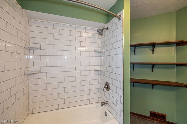 1845 Seattle Street, Cuyahoga Falls, OH 44221