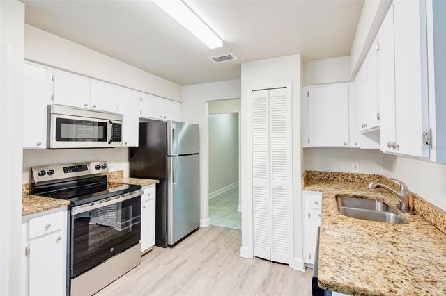 1431 QUINTARA AVENUE, Deltona, FL 32738