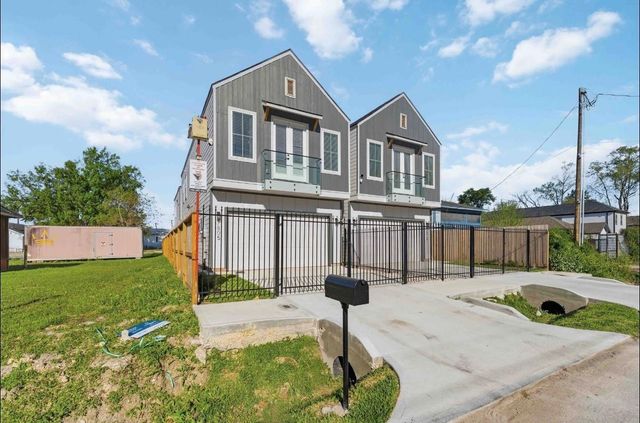 7809 Dyer St, Houston, TX 77088