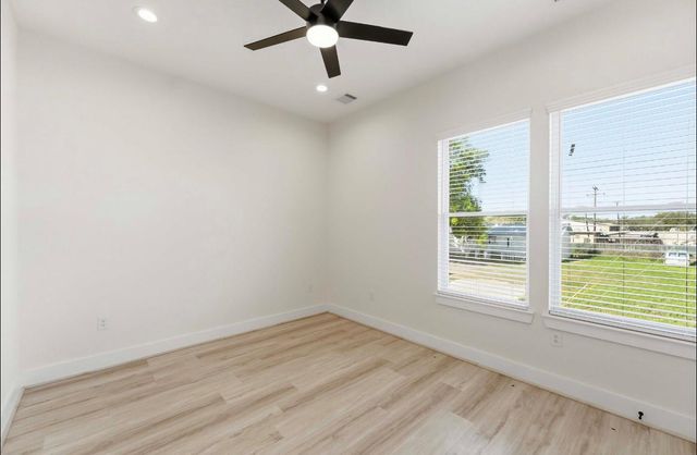 7809 Dyer St, Houston, TX 77088