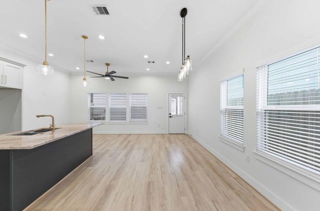 7809 Dyer St, Houston, TX 77088