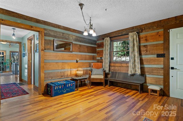 499 E Poplar Drive, Hendersonville, NC 28792