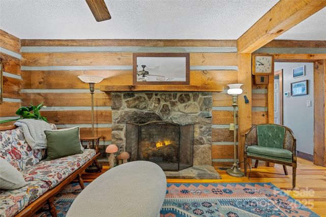 499 E Poplar Drive, Hendersonville, NC 28792