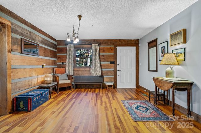 499 E Poplar Drive, Hendersonville, NC 28792