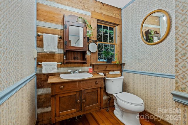 499 E Poplar Drive, Hendersonville, NC 28792