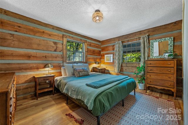 499 E Poplar Drive, Hendersonville, NC 28792