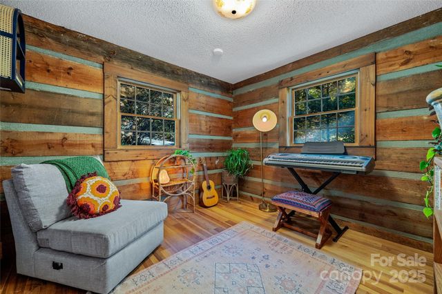 499 E Poplar Drive, Hendersonville, NC 28792