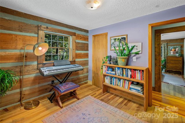 499 E Poplar Drive, Hendersonville, NC 28792