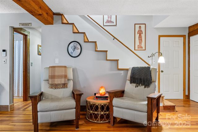 499 E Poplar Drive, Hendersonville, NC 28792